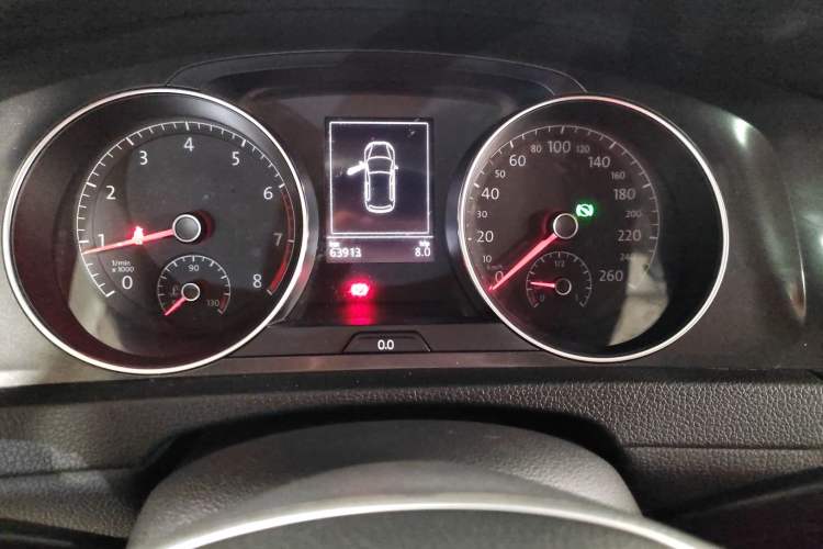 Used Volkswagen Golf 2017 1.6L Automatic Comfort Million-Vehicle Anniversary Edition Odometer Close Up