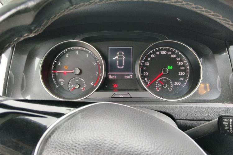 Used Volkswagen Golf 2017 1.6L Automatic Comfort Million-Vehicle Anniversary Edition Odometer Close Up
