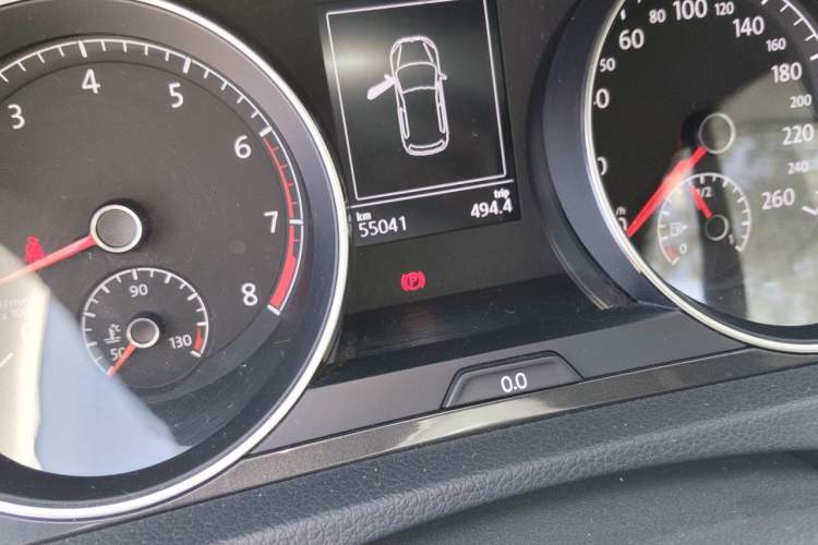Used Volkswagen Golf 2017 1.6L Automatic Comfort Million-Vehicle Anniversary Edition Odometer Close Up