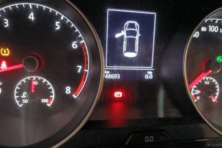 Used Volkswagen Golf 2017 230TSI Automatic Comfort Edition – Celebrating Milestone of One Million Units Odometer Close Up