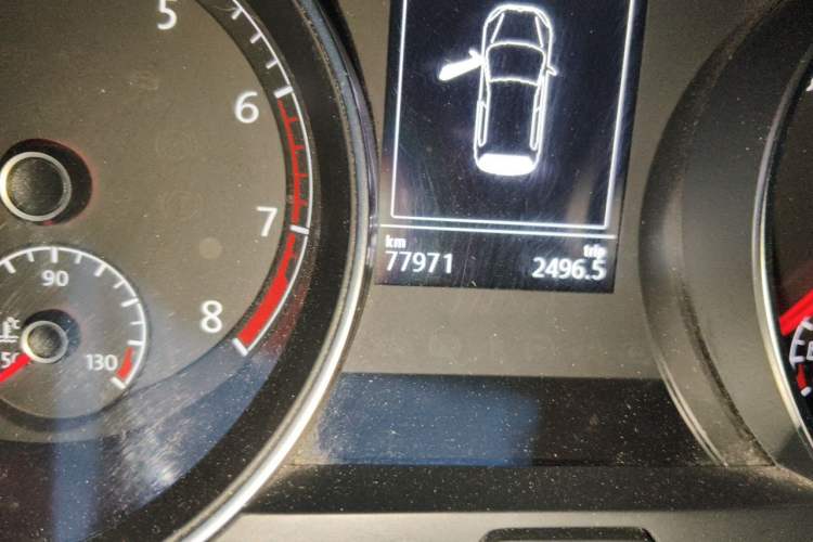Used Volkswagen Golf 2017 230TSI Automatic Comfort Edition – Celebrating Milestone of One Million Units Odometer Close Up
