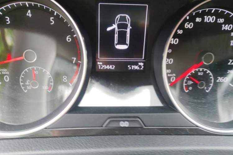 Used Volkswagen Golf 2017 230TSI Automatic Luxury Million-Vehicle Commemorative Edition Odometer Close Up