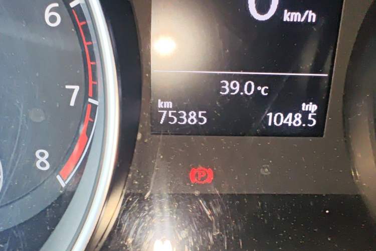 Used Volkswagen Golf 2017 230TSI Automatic Luxury Million-Vehicle Commemorative Edition Odometer Close Up