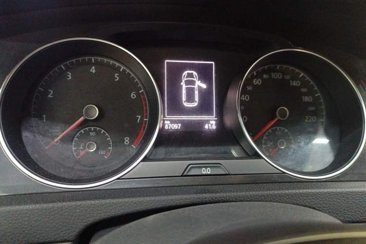 Used Volkswagen Golf 2017 230TSI Automatic Comfort Edition – Celebrating Milestone of One Million Units Odometer Close Up