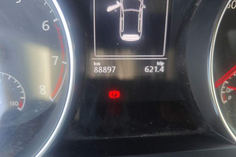 Used Volkswagen Golf 2017 1.6L Automatic Comfort Million-Vehicle Anniversary Edition Odometer Close Up