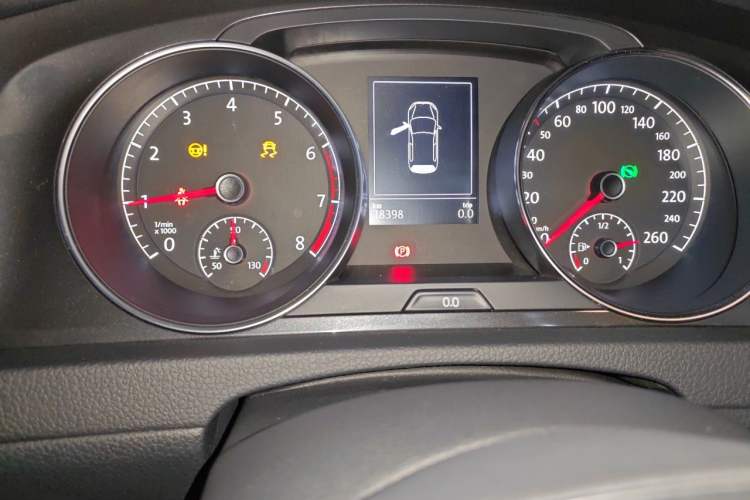 Used Volkswagen Golf 2017 230TSI Automatic Luxury Million-Vehicle Commemorative Edition Odometer Close Up
