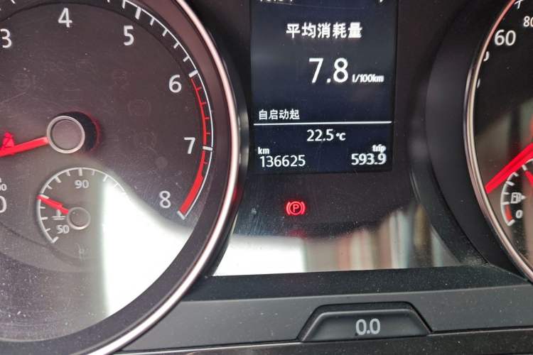 Used Volkswagen Golf 2017 230TSI Automatic Comfort Edition – Celebrating Milestone of One Million Units Odometer Close Up