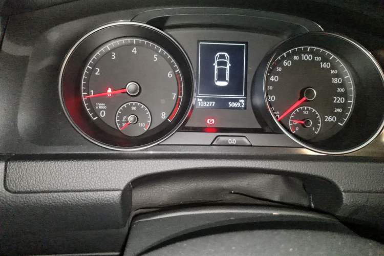 Used Volkswagen Golf 2017 1.6L Automatic Comfort Million-Vehicle Anniversary Edition Odometer Close Up