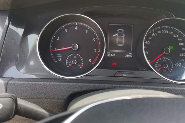 Used Volkswagen Golf 2017 1.6L Automatic Comfort Million-Vehicle Anniversary Edition Odometer Close Up
