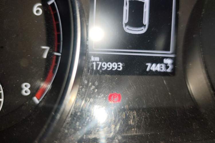 Used Volkswagen Golf 2017 1.6L Automatic Comfort Million-Vehicle Anniversary Edition Odometer Close Up