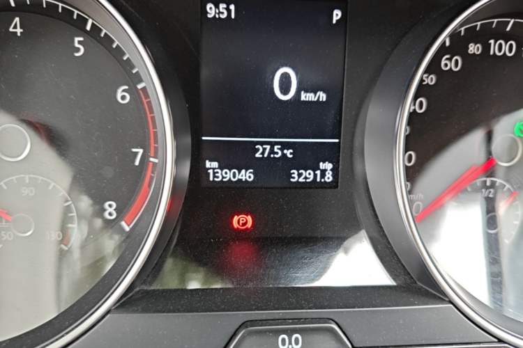Used Volkswagen Golf 2017 1.6L Automatic Comfort Million-Vehicle Anniversary Edition Odometer Close Up