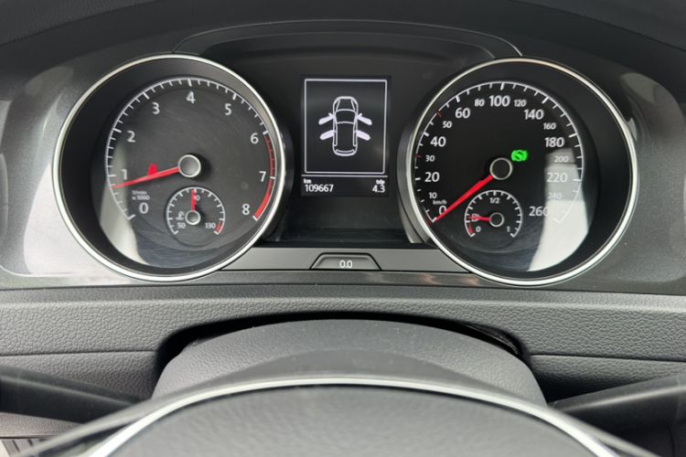 Used Volkswagen Golf 2017 1.6L Automatic Comfort Million-Vehicle Anniversary Edition Odometer Close Up