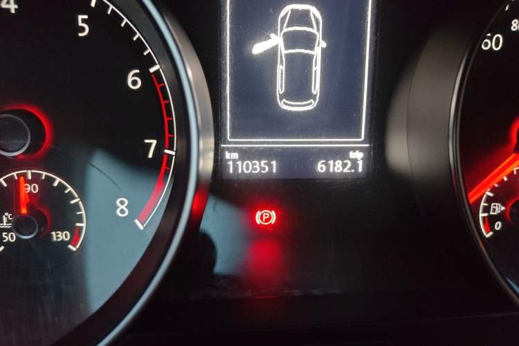 Used Volkswagen Golf 2017 230TSI Automatic Comfort Edition – Celebrating Milestone of One Million Units Odometer Close Up