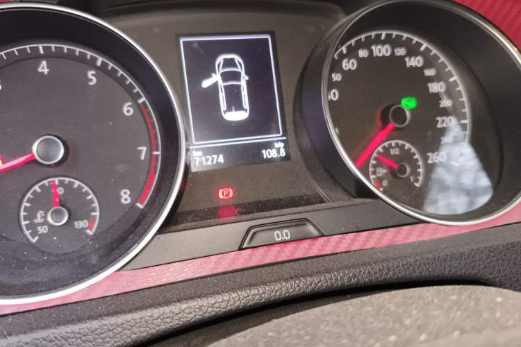 Used Volkswagen Golf 2017 1.6L Automatic Comfort Million-Vehicle Anniversary Edition Odometer Close Up