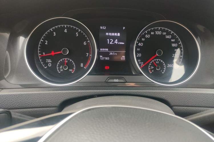 Used Volkswagen Golf 2017 230TSI Automatic Comfort Edition – Celebrating Milestone of One Million Units Odometer Close Up