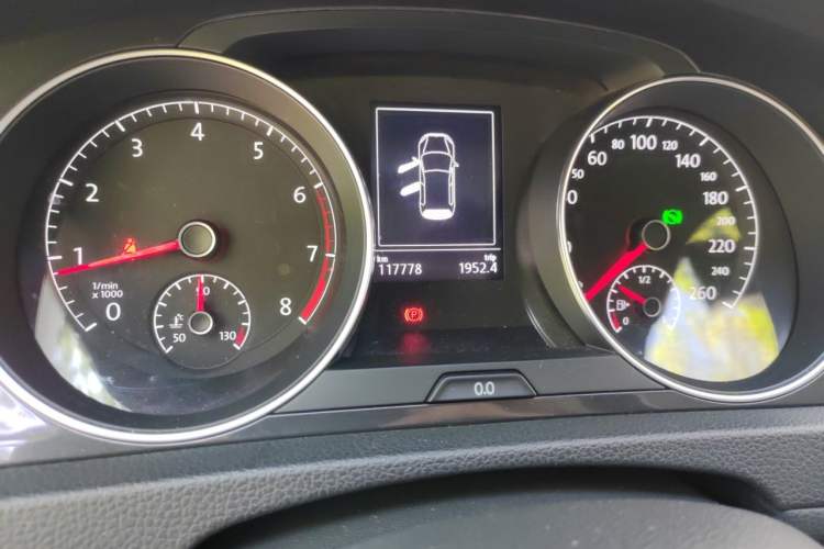 Used Volkswagen Golf 2017 230TSI Automatic Comfort Edition – Celebrating Milestone of One Million Units Odometer Close Up