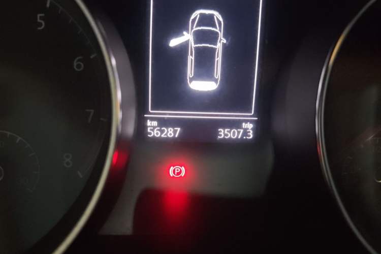 Used Volkswagen Golf 2017 1.6L Automatic Comfort Million-Vehicle Anniversary Edition Odometer Close Up