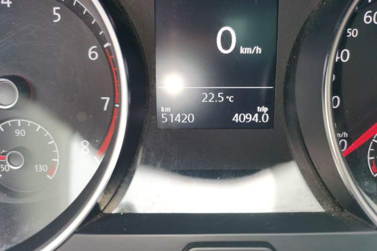 Used Volkswagen Golf 2017 230TSI Automatic Luxury Million-Vehicle Commemorative Edition Odometer Close Up