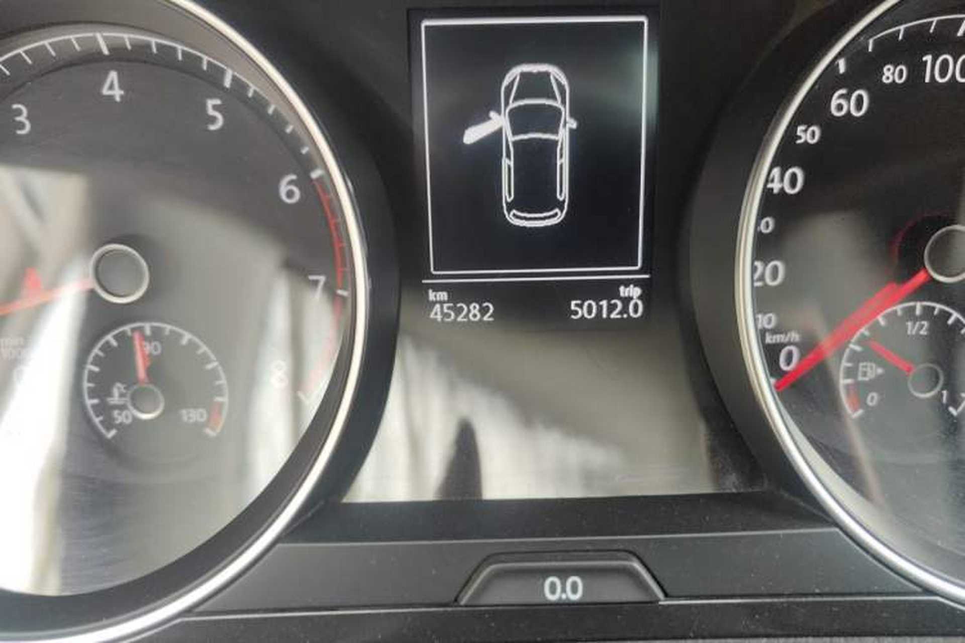 Used Volkswagen Golf 2017 1.6L Automatic Comfort Million-Vehicle Anniversary Edition Odometer Close Up