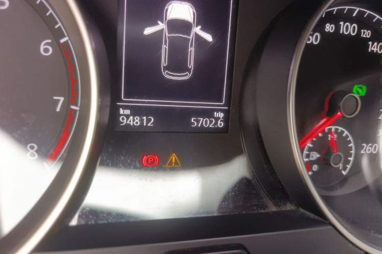 Used Volkswagen Golf 2017 280TSI Automatic R-Line Million-Vehicle Commemorative Edition Odometer Close Up