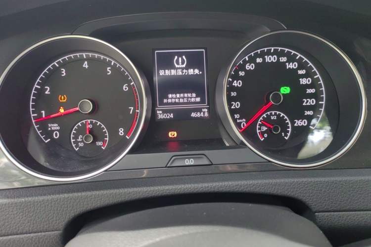 Used Volkswagen Golf 2017 230TSI Automatic Comfort Edition – Celebrating Milestone of One Million Units Odometer Close Up
