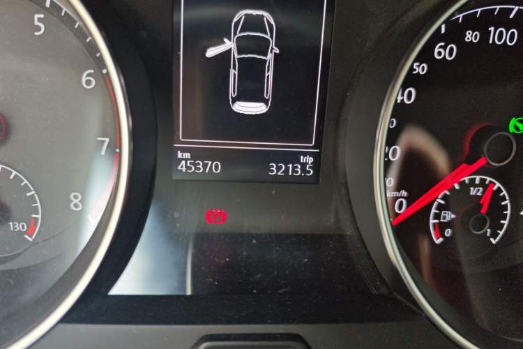 Used Volkswagen Golf 2017 230TSI Automatic Luxury Million-Vehicle Commemorative Edition Odometer Close Up