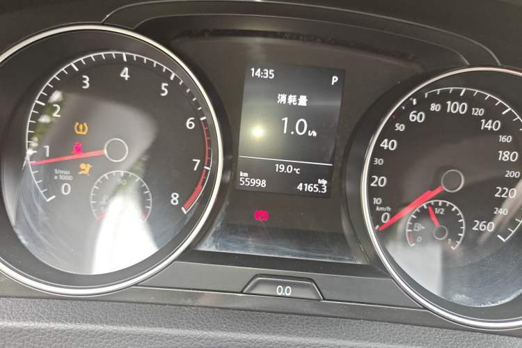 Used Volkswagen Golf 2017 230TSI Automatic Luxury Million-Vehicle Commemorative Edition Odometer Close Up