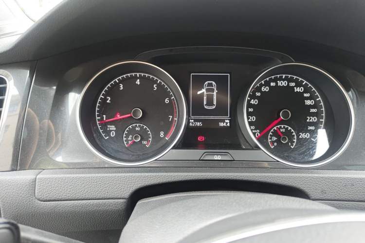 Used Volkswagen Golf 2017 1.6L Automatic Comfort Million-Vehicle Anniversary Edition Odometer Close Up