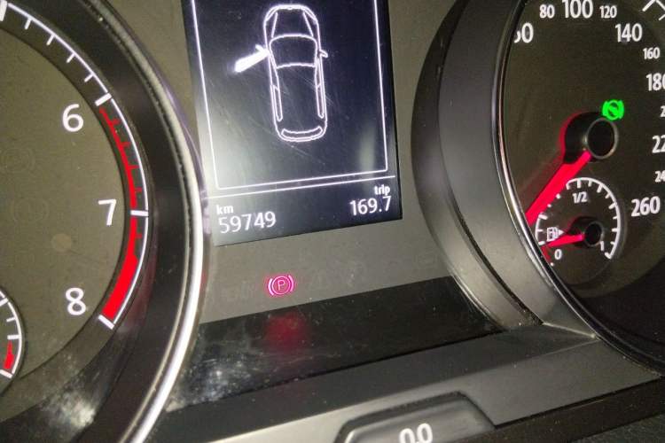 Used Volkswagen Golf 2017 230TSI Automatic Comfort Edition – Celebrating Milestone of One Million Units Odometer Close Up