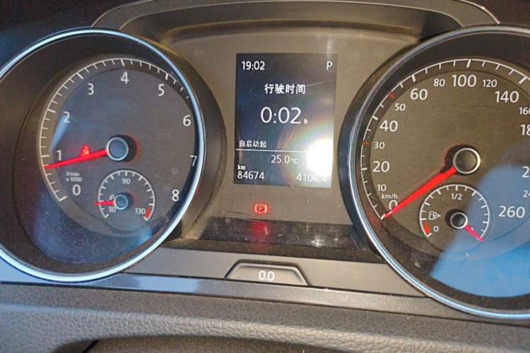 Used Volkswagen Golf 2017 1.6L Automatic Comfort Million-Vehicle Anniversary Edition Odometer Close Up