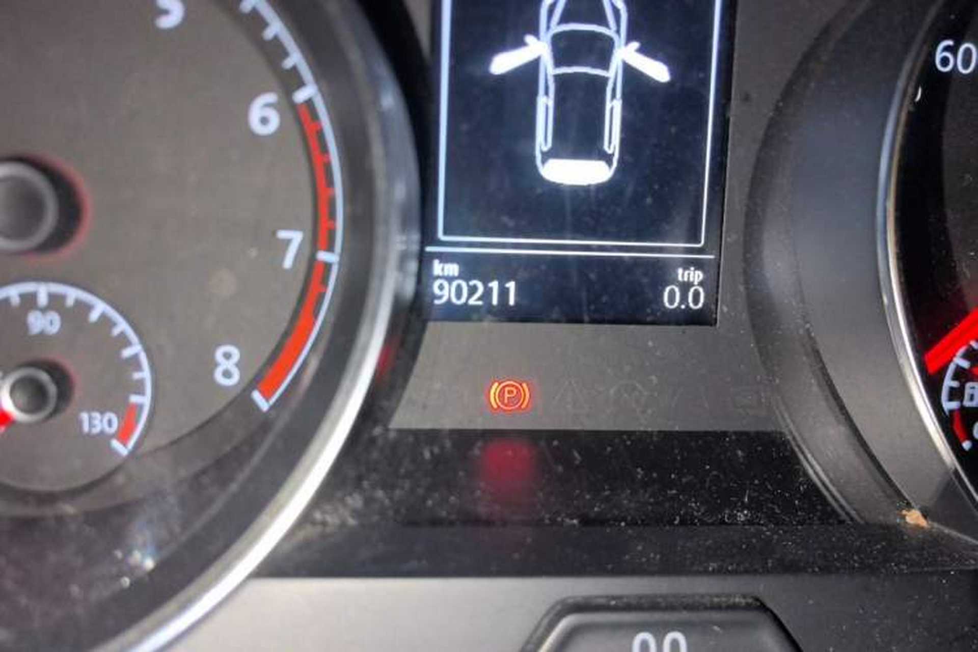Used Volkswagen Golf 2017 1.6L Automatic Comfort Million-Vehicle Anniversary Edition Odometer Close Up