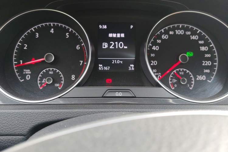 Used Volkswagen Golf 2017 230TSI Automatic Comfort Edition – Celebrating Milestone of One Million Units Odometer Close Up