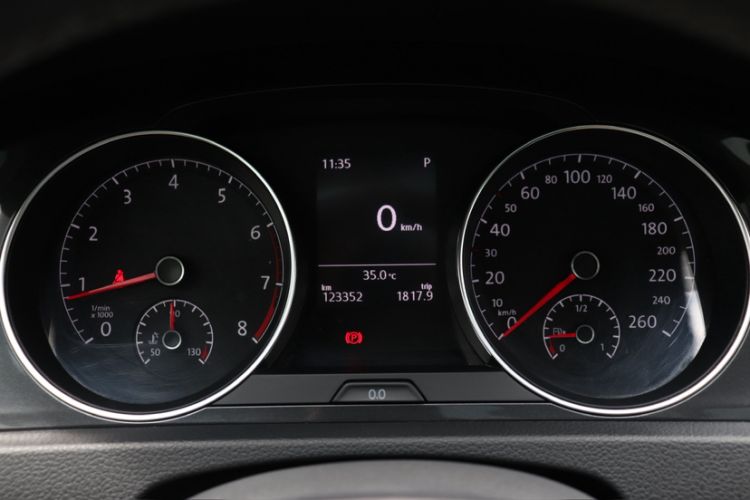 Used Volkswagen Golf 2017 1.6L Automatic Comfort Million-Vehicle Anniversary Edition Odometer Close Up