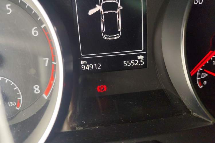 Used Volkswagen Golf 2017 280TSI Automatic R-Line Million-Vehicle Commemorative Edition Odometer Close Up
