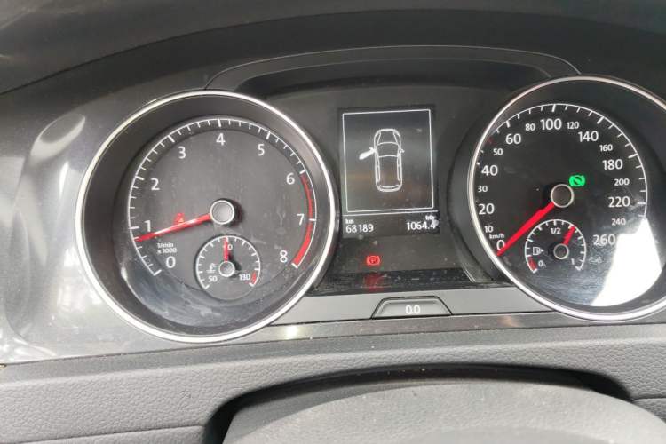 Used Volkswagen Golf 2017 1.6L Automatic Comfort Million-Vehicle Anniversary Edition Odometer Close Up