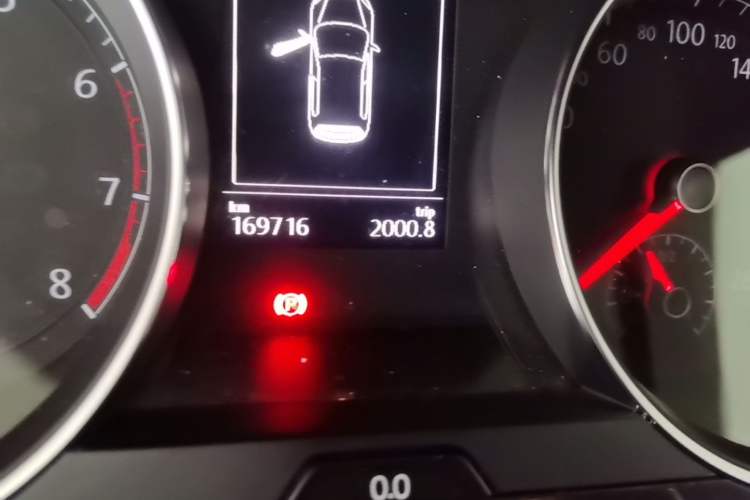 Used Volkswagen Golf 2017 1.6L Automatic Comfort Million-Vehicle Anniversary Edition Odometer Close Up