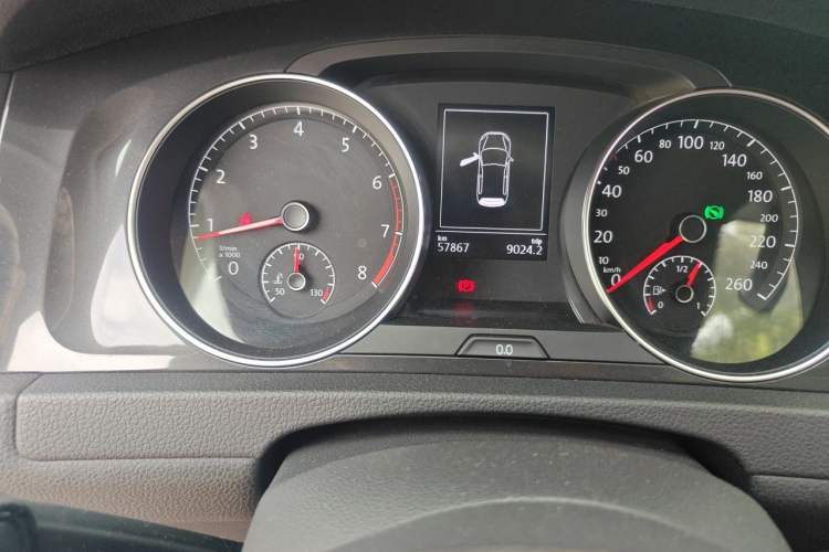 Used Volkswagen Golf 2017 1.6L Automatic Comfort Million-Vehicle Anniversary Edition Odometer Close Up