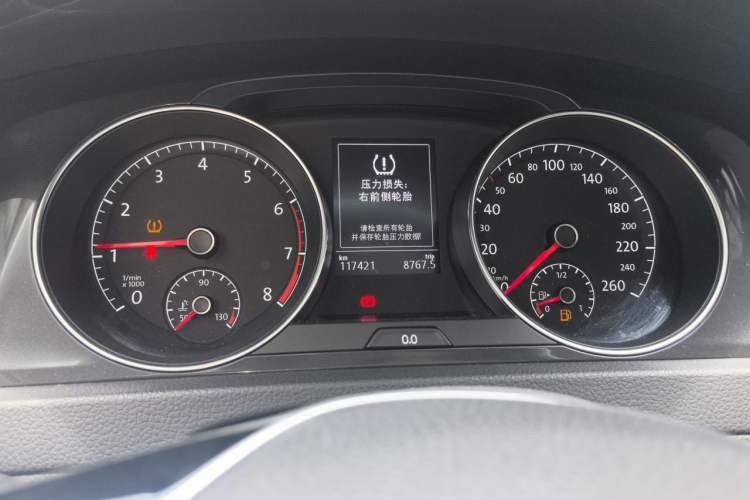 Used Volkswagen Golf 2017 1.6L Automatic Comfort Million-Vehicle Anniversary Edition Odometer Close Up
