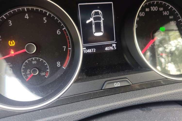 Used Volkswagen Golf 2017 1.6L Automatic Comfort Million-Vehicle Anniversary Edition Odometer Close Up