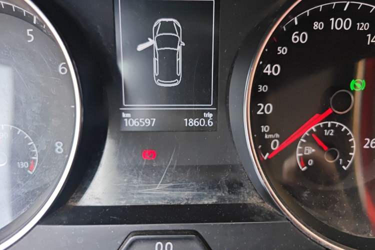Used Volkswagen Golf 2017 230TSI Automatic Comfort Edition – Celebrating Milestone of One Million Units Odometer Close Up