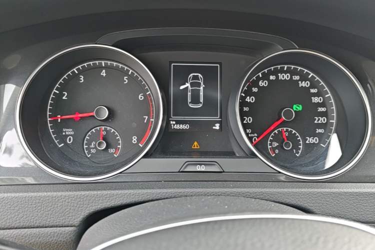 Used Volkswagen Golf 2017 230TSI Automatic Luxury Million-Vehicle Commemorative Edition Odometer Close Up