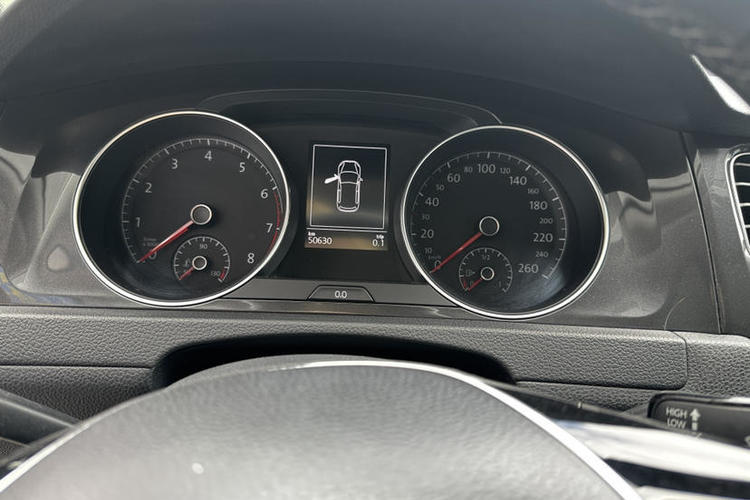 Used Volkswagen Golf 2017 1.6L Automatic Comfort Million-Vehicle Anniversary Edition Odometer Close Up