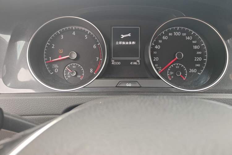 Used Volkswagen Golf 2017 230TSI Automatic Luxury Million-Vehicle Commemorative Edition Odometer Close Up