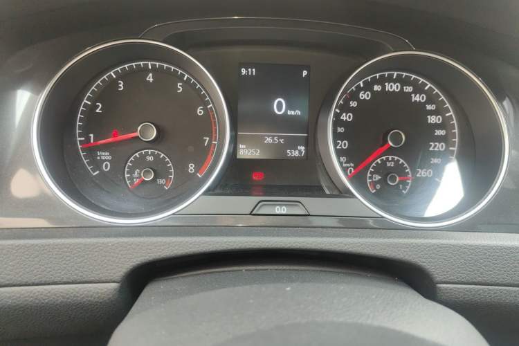 Used Volkswagen Golf 2017 1.6L Automatic Comfort Million-Vehicle Anniversary Edition Odometer Close Up
