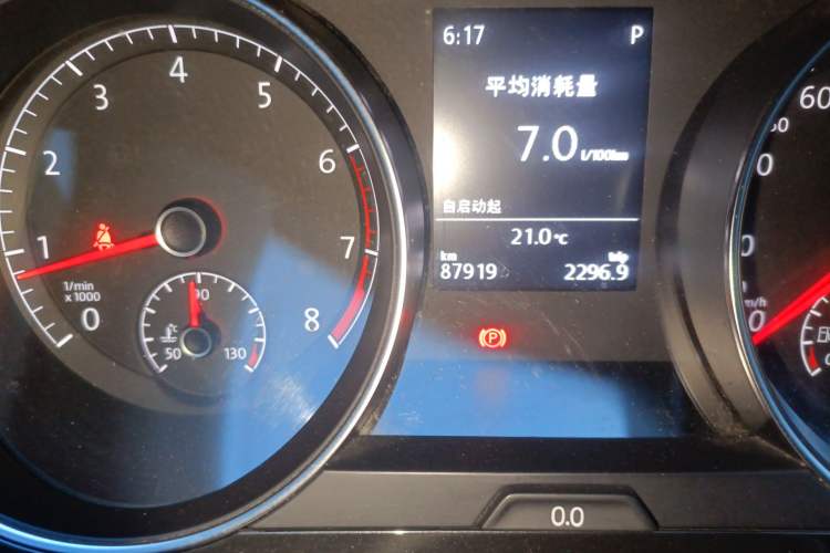 Used Volkswagen Golf 2017 1.6L Automatic Comfort Million-Vehicle Anniversary Edition Odometer Close Up