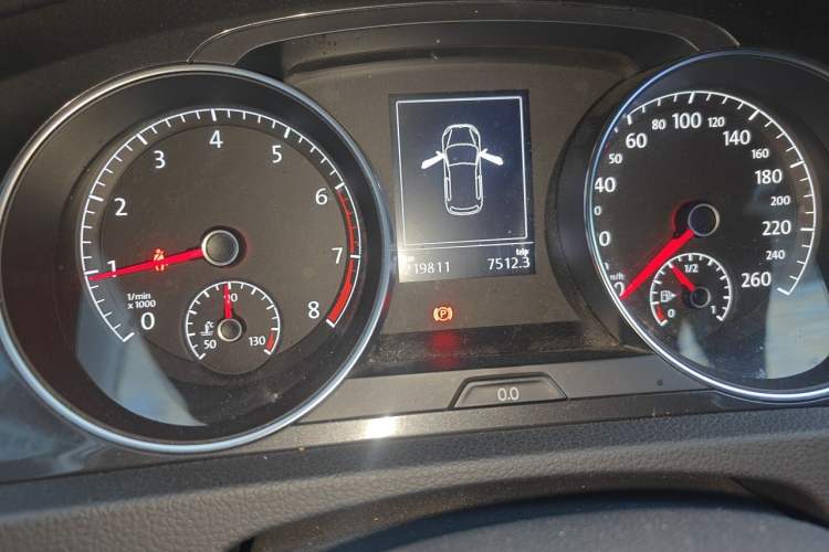 Used Volkswagen Golf 2017 230TSI Automatic Luxury Million-Vehicle Commemorative Edition Odometer Close Up