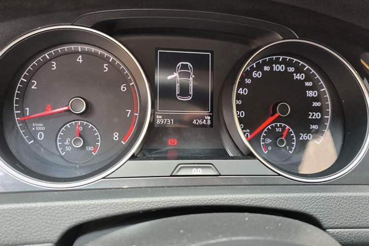 Used Volkswagen Golf 2017 230TSI Automatic Luxury Million-Vehicle Commemorative Edition Odometer Close Up