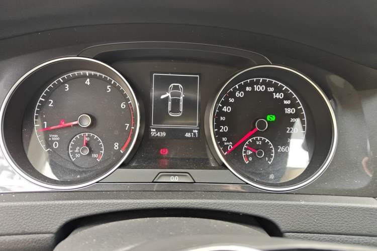 Used Volkswagen Golf 2017 230TSI Automatic Comfort Edition – Celebrating Milestone of One Million Units Odometer Close Up