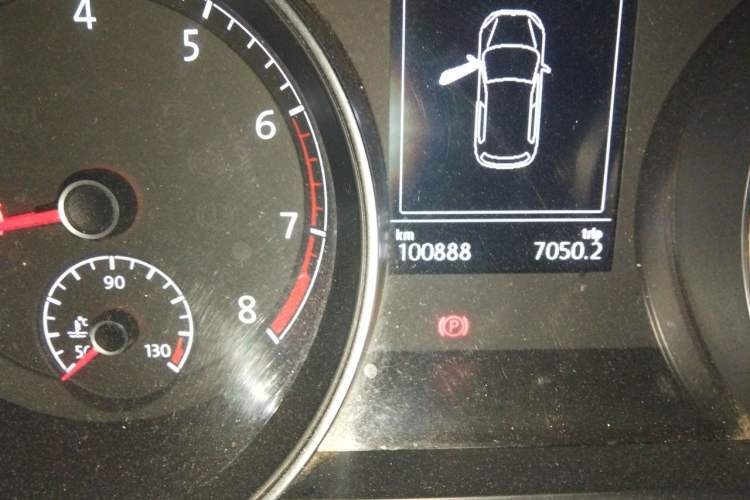 Used Volkswagen Golf 2017 230TSI Automatic Comfort Edition – Celebrating Milestone of One Million Units Odometer Close Up