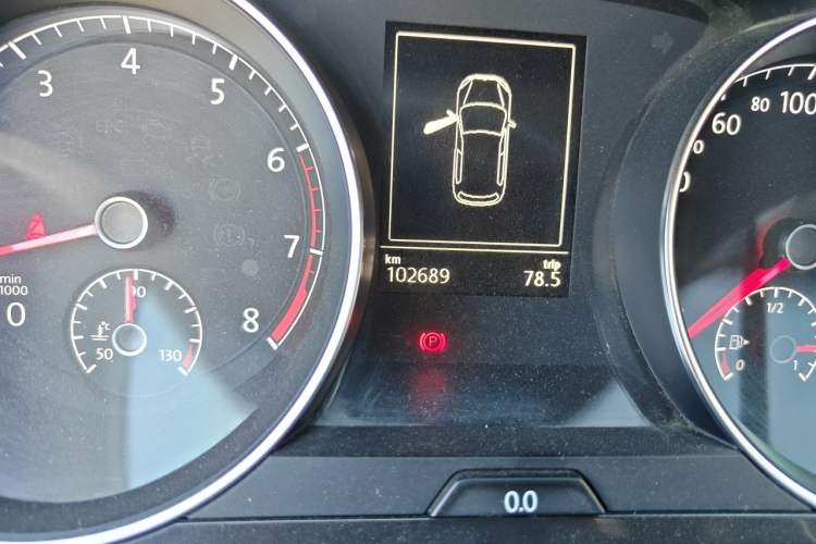 Used Volkswagen Golf 2017 1.6L Automatic Comfort Million-Vehicle Anniversary Edition Odometer Close Up